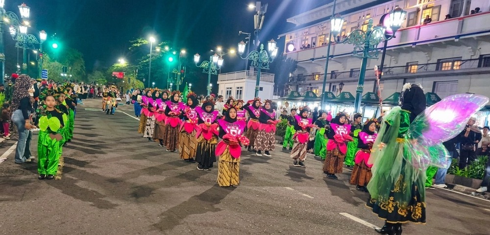 Penampilan parade takbiran Angkatan Muda Muhammadiyah (AMM) Jetis Kota Yogyakarta di Jogja Takbir Festival (JTFest) 2026, Jumat (29/5) yang berlangsung di kawasan Malioboro Yogyakarta. Foto: Cris