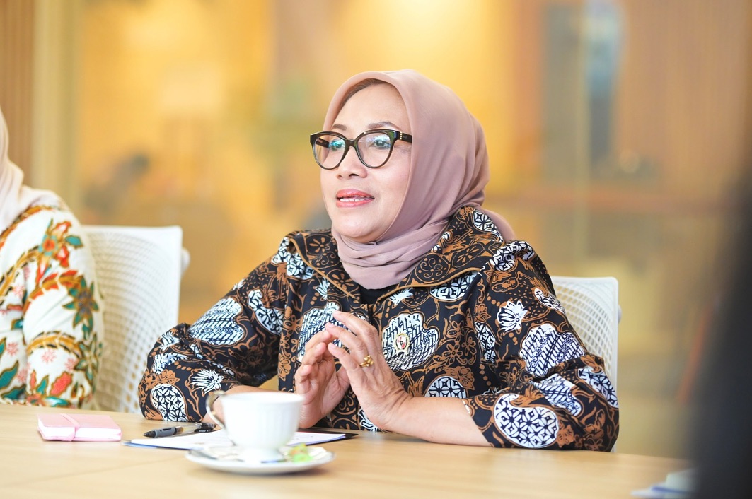 Dra Hj Arifatul Choiri Fauzi, MSi