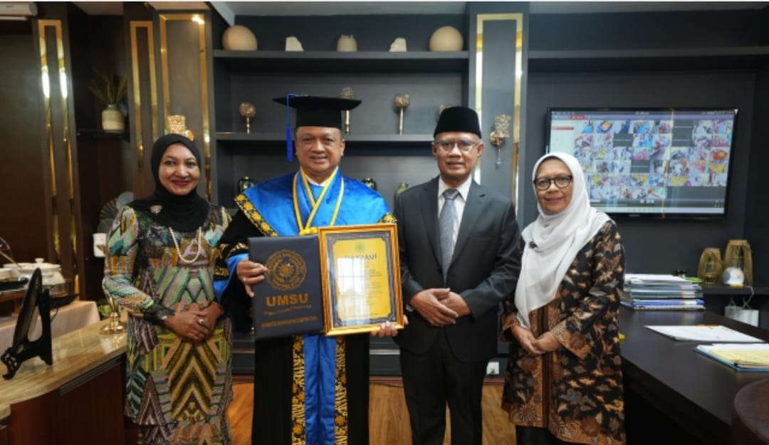 Prof Dr Haedar Nashir M.Si bersama Raja Muda Perlis, Malaysia