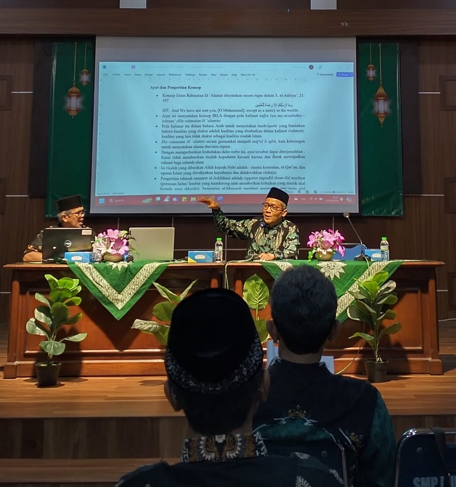 Ketua Majelis Tarjih dan Tajdid Pimpinan Pusat Muhammadiyah Dr H Hamim Ilyas, MAg saat menyampaikan Pengajian Ramadhan 1445 H PDM Kota Yogyakarta