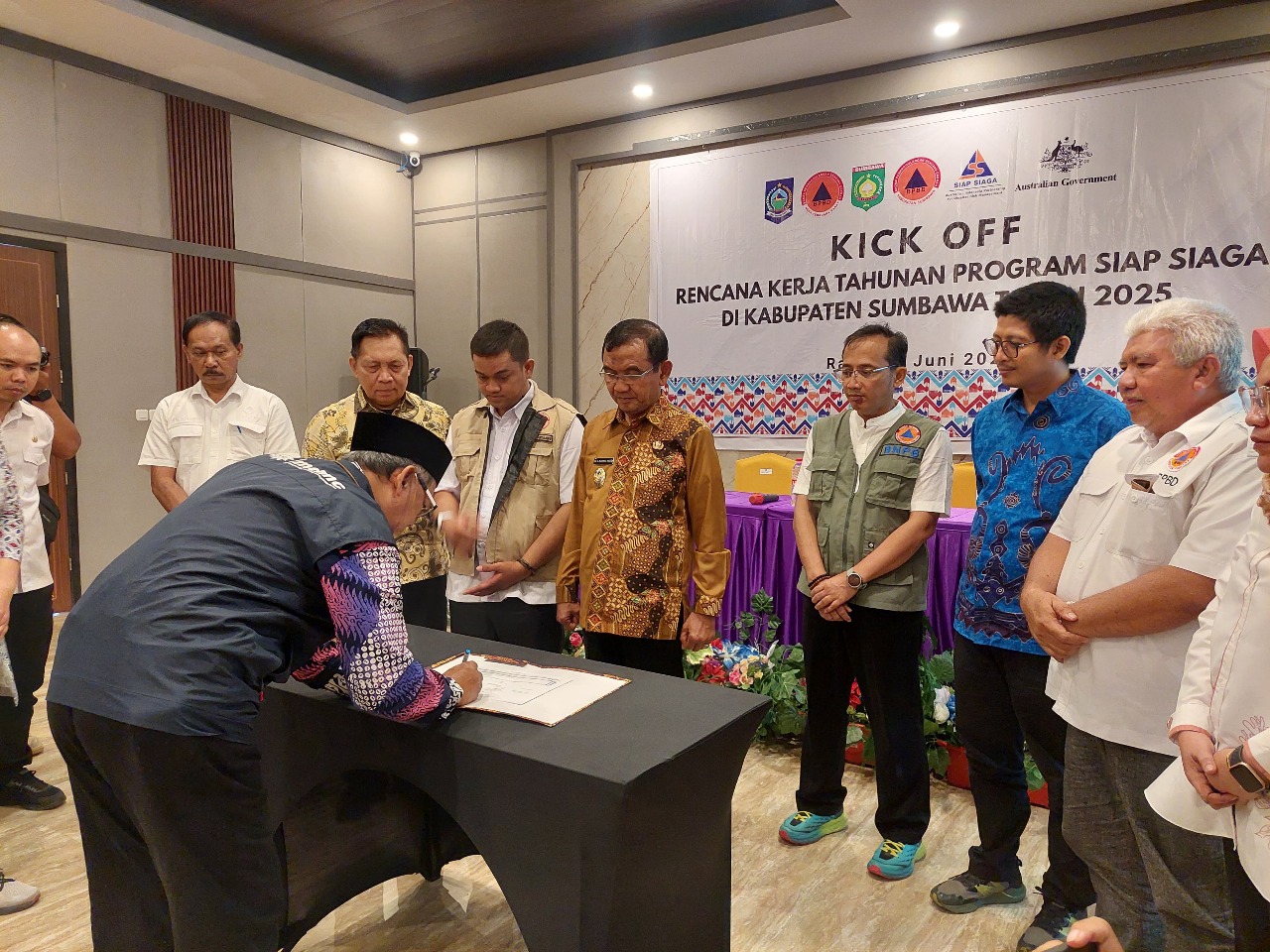 Ketua LRB/MDMC PP Muhammadiyah, Budi Setiawan, hadir menandatangani peresmian kerjasama program Karang Tangguh - SIAP SIAGA di Sumbawa, pada Rabu 11 Juni 2025.