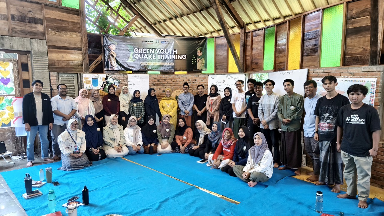 Peserta kegiatan pelatihan Green Youth Quake Training yang diadakan Greenfaith Indonesia, Enter Nusantara, dan Pesantren Ekologi Misykat Al-Anwar di Bogor pada 25-29 Juli 2025.