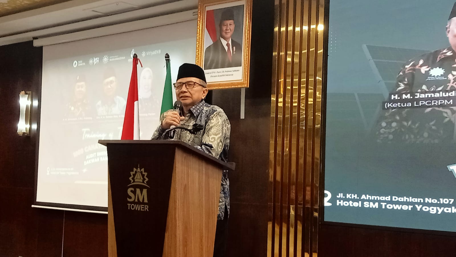 Dahlan Rais, Ketua Pimpinan Pusat Muhammadiyah saat memberikan amanatnya di acara ToT yang diselenggarakan LPCRPM bekerjasama dengan 1000 Cahaya (19/8)