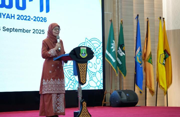 Ketua Umum Pimpinan Pusat Aisyiyah Salmah Orbayinah menutup Tanwir II Nasyiatul Aisyiyah di Serang, Banten (6/9).