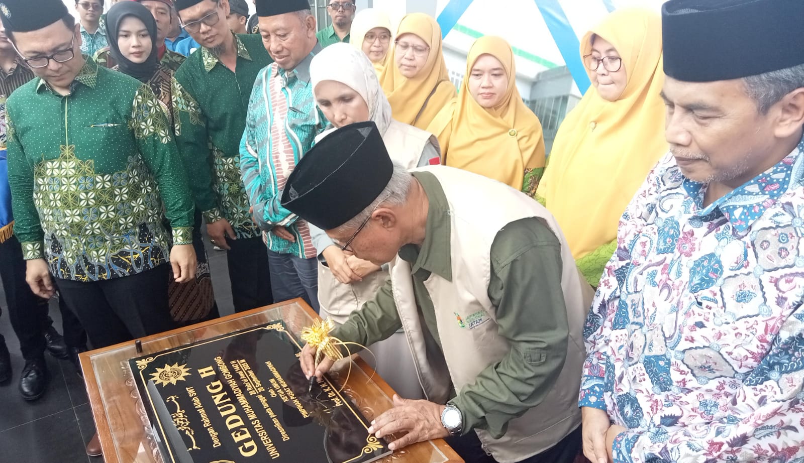 Ketua Umum Pimpinan Pusat Muhammadiyah, Prof. Dr. Haedar Nashir, M.Si meresmikan gedung baru UNIMUGO (20/9).