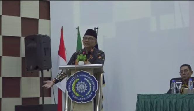 Ketua Pimpinan Pusat Muhammadiyah Dahlan Rais menyampaikan amanatnya dalam pembukaan Rakernas LPCRPM Pimpinan Pusat Muhammadiyah di Universitas Muhammadiyah Banjarmasin (13/11).