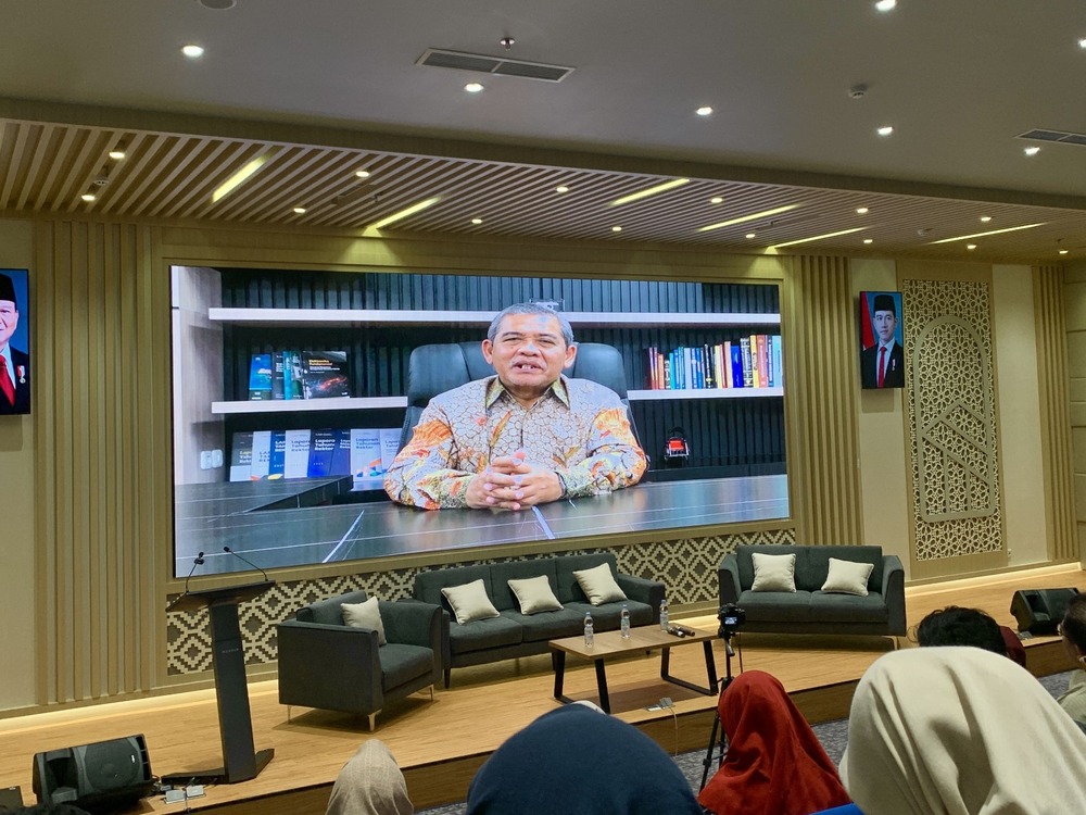 Rektor UAD Prof Dr Muchlas, MT meluncurkan Pusat Studi Kebijakan Publik (PSKP) UAD. Foto: Kikiy