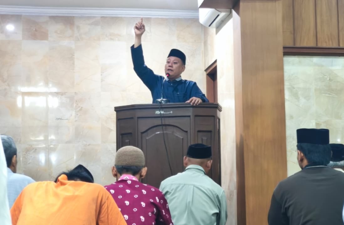 Muhammad Ja'far Thohir, Lc., SPdI., MPdI saat menyampaikan kajian tarawih Ramadhan 1447 H di Masjid Noor Pakuningratan Kota Yogyakarta. Foto: Cris