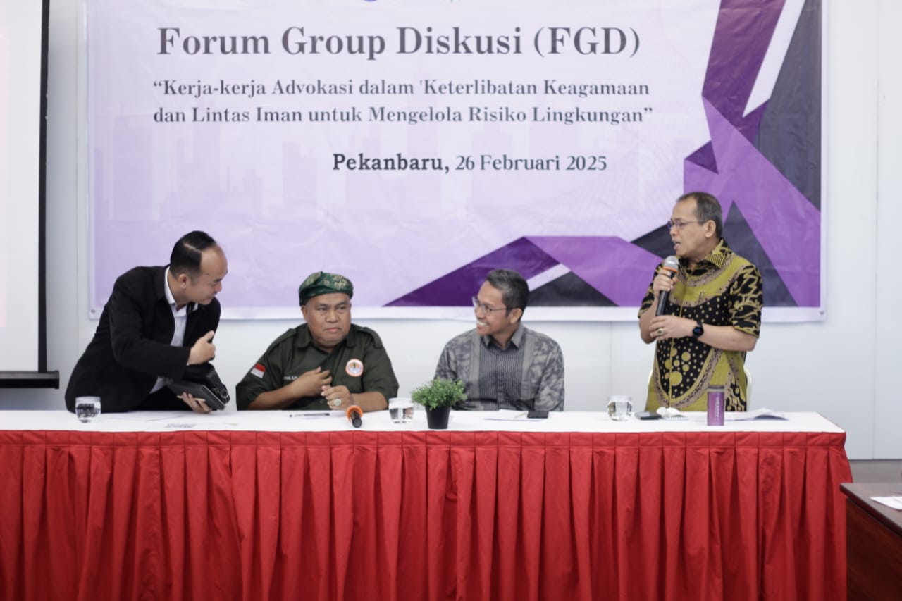 Narasumber Pemantik Diskusi pada FGD Konsultasi tentang Kerja-Kerja Advokasi dalam "Keterlibatan Keagamaan dan Lintas Iman untuk Memitigasi dan Mengelola Risiko Lingkungan" Rabu 26 Februari 2025 di Pekanbaru, Riau.