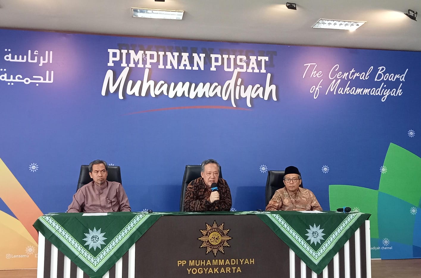 Syamsul Anwar menyampaikan konferensi pers Majelis Tarjih dan Tajdid PP Muhammadiyah menjelang Munas ke 32 di Pekalongan (21/2).