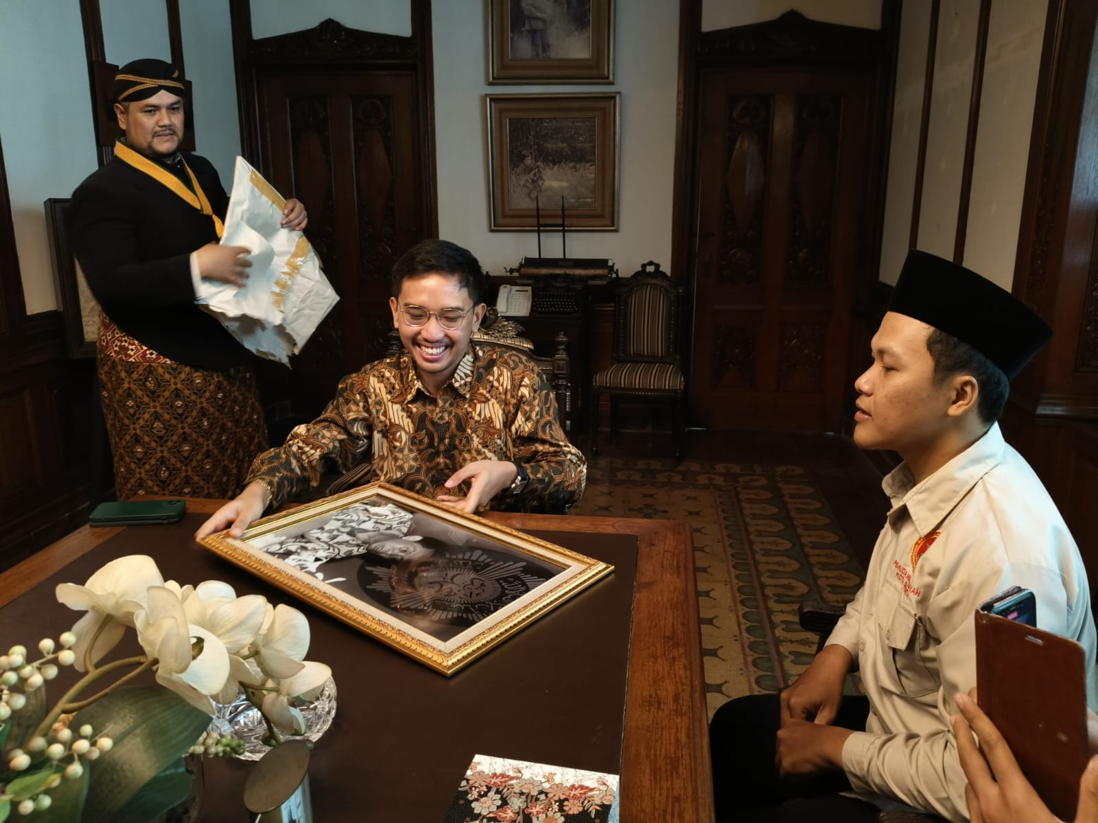 Pemuda Muhammadiyah Solo kersilaturahmi ke Kesultanan Mangkunegara (3/4).