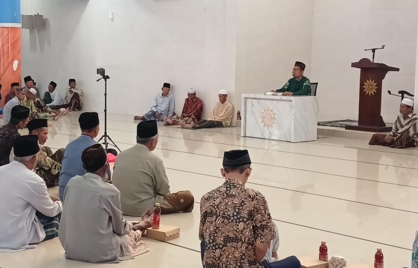 Suasana pengajian di Masjid Al-Falah Muhammadiyah Desa Golokan (16/7).