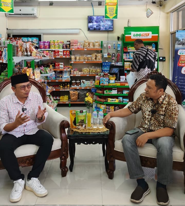 Direktur Utama PT Syarikat Cahaya Media / Suara Muhammadiyah Deni Asy'ari, MA., Dt Marajo menjadi pembicara kunci dalam Podcast bertajuk Logmart. Foto: Pras