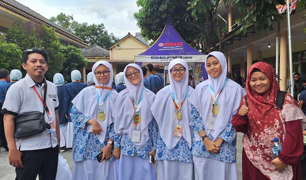 Siswa berprestasi SMP UNISMUH Makassar, Sulawesi Selatan di OlympicAD VII Nasional 2024 di Bandung, Jawa Barat