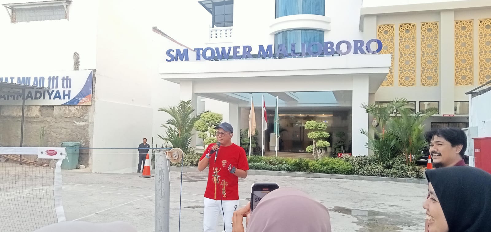 Direktur Utama Suara Muhammadiyah Deni Asy’ari MA Dt. Marajo menyampaikan sambutannya dalam Milad ke-1SM Tower Malioboro pada Kamis, 20 Juni 2024.