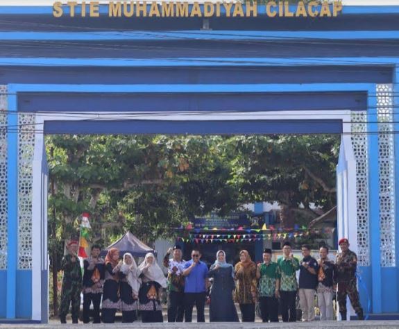 LAUNCHING - Gapura gerbang baru Kampus STIE Muhammadiyah Cilacap di launcing.