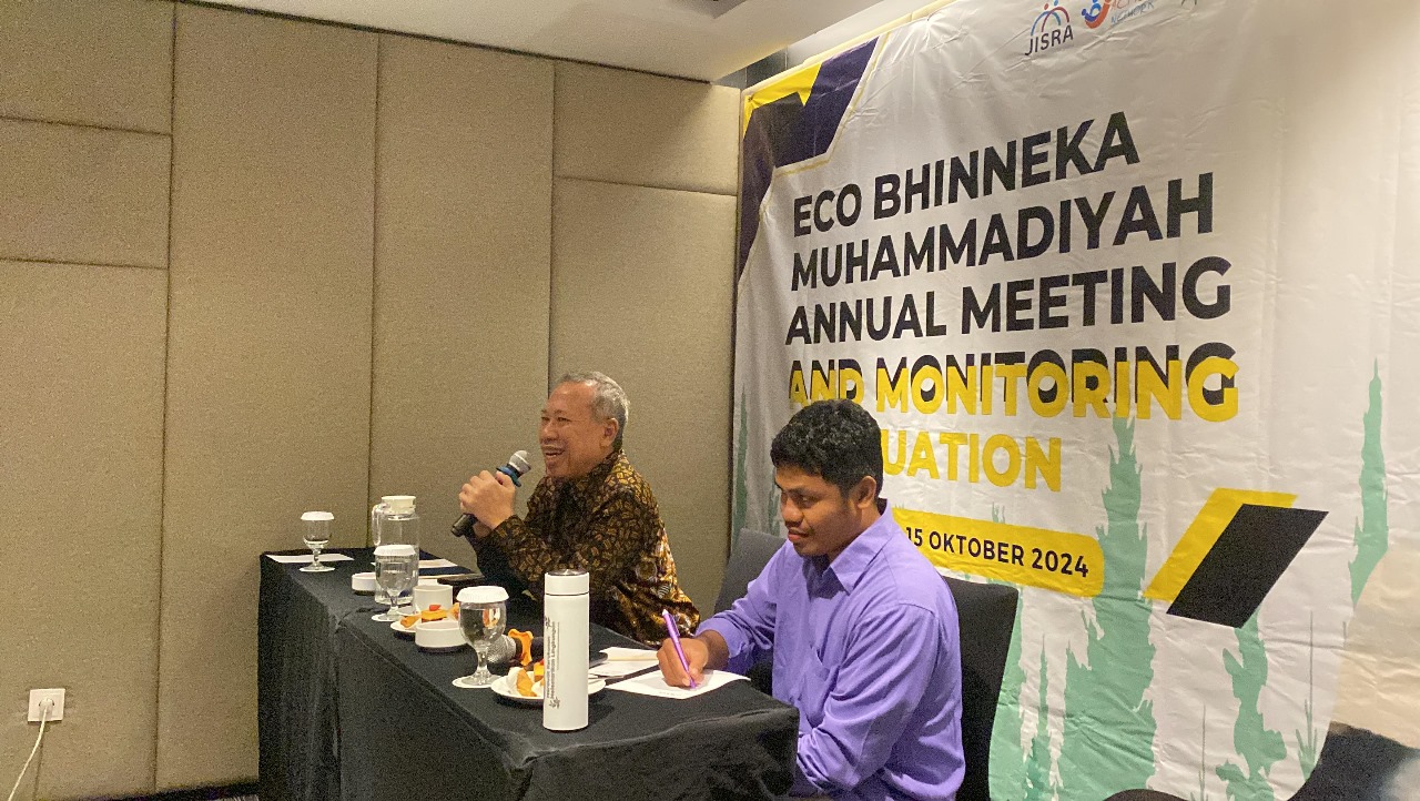 Ketua Pimpinan Pusat Muhammadiyah Syafiq A. Mughni saat menjadi keynote speaker di acara Annual Meeting, Monitoring, and Evaluation Eco Bhinneka Muhammadiyah di Surabaya (12/10).