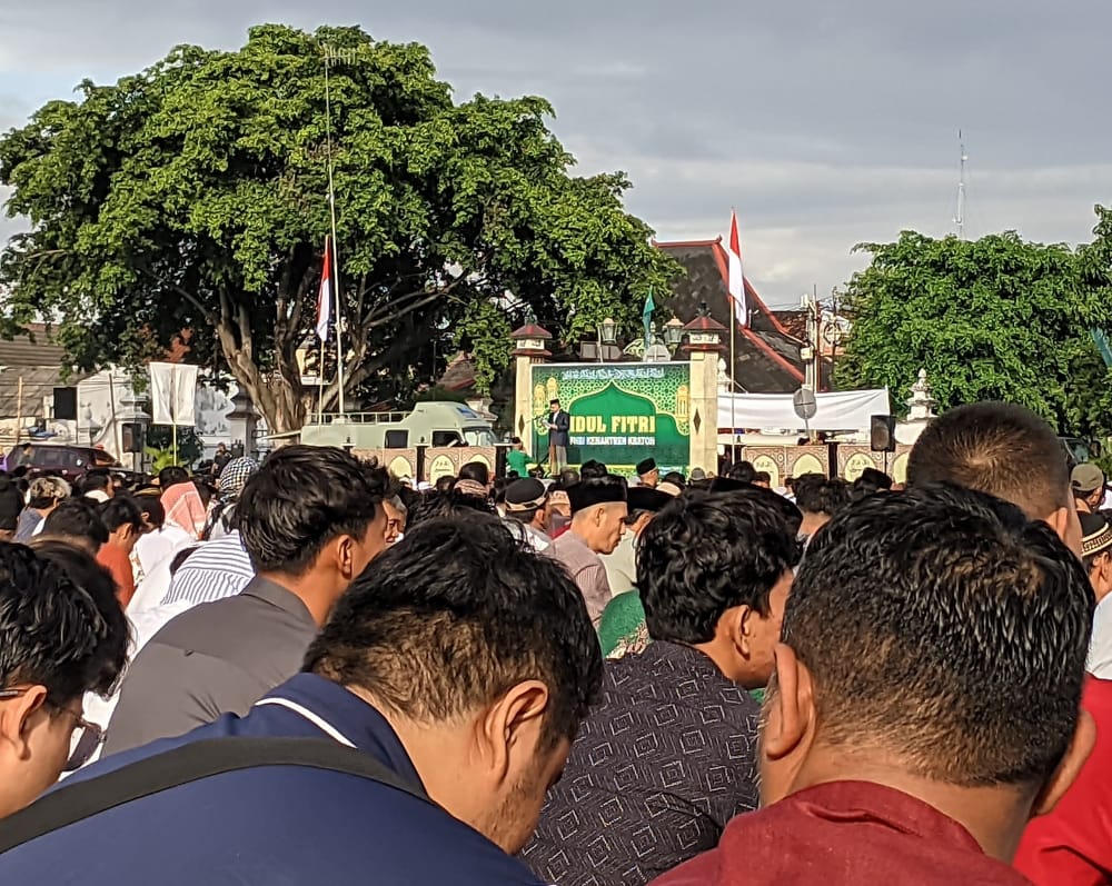 Ketua Pimpinan Pusat Muhammadiyah Prof Dr H Syamsul Anwar, MA saat menyampaikan Khutbah Idul Fitri 1445 H di Alun-Alun Kidul Yogyakarta. Foto: Aziz
