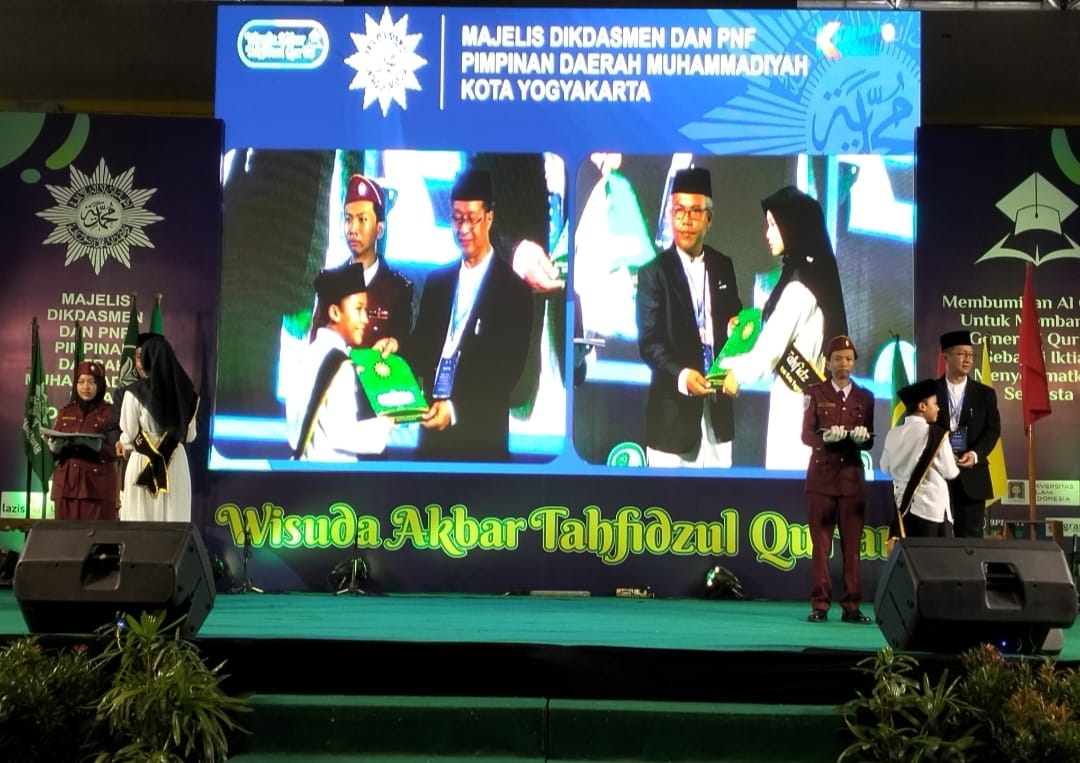 Pelaksanaan Wisuda Akbar Tahfidzul Qur'an Majelis Dikdasmen-PNF PDM Kota Yogyakarta. Doc. SM